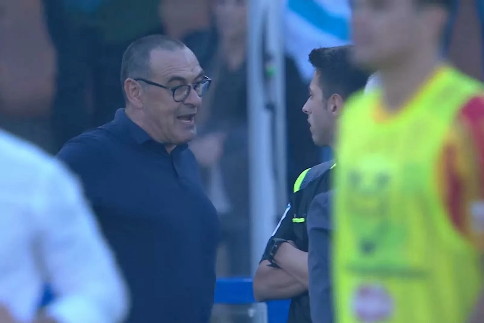 Supercoppa – Caos nel finale, Sarri al quarto uomo: “Vergogna”