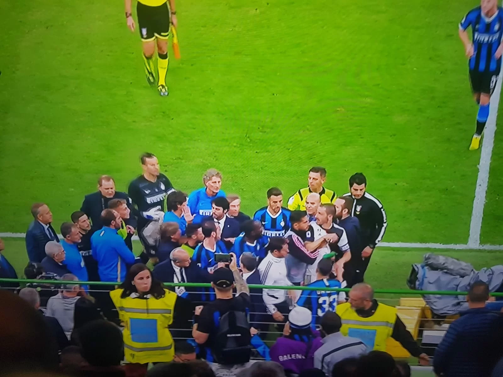 Tifosi interisti furiosi: “Complotto, campionato falsato”