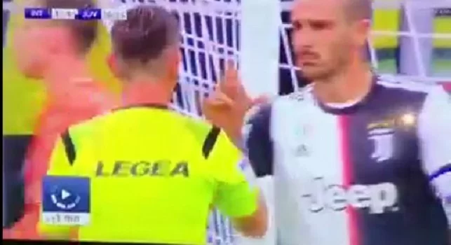 Bonucci dà il cinque a Rocchi: sui social scoppia la polemica