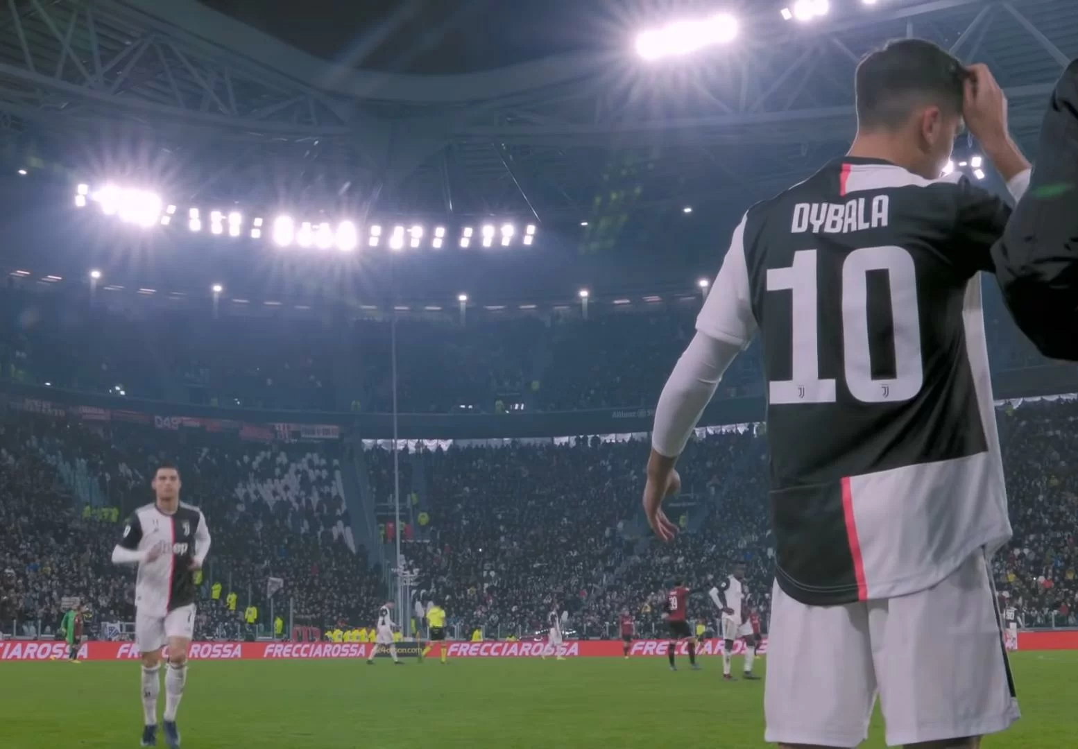 Ora è ufficiale: l’IFAB approva temporaneamente le cinque sostituzioni a partita