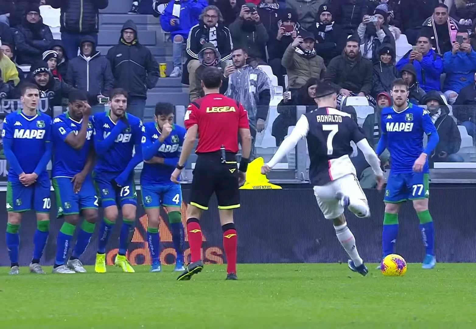 Cristiano Ronaldo in goal su punizione dopo 42 tentativi falliti