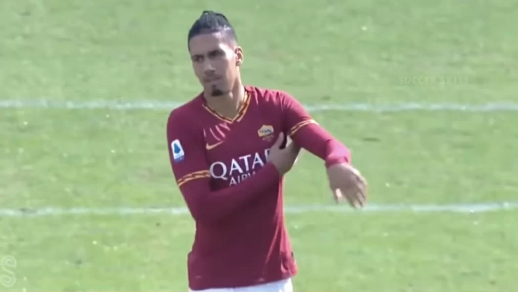 Dall’Inghilterra: Smalling nel mirino della Juventus, la situazione