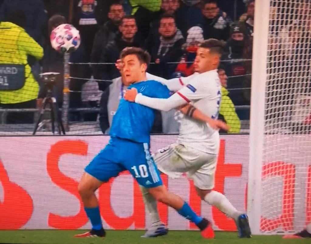 SKY – La Juve crolla contro il Lione ma in studio sono tutti d’accordo: mancano due rigori!