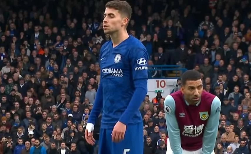 Quarta panchina consecutiva per Jorginho: la Juve può tentare l’assalto