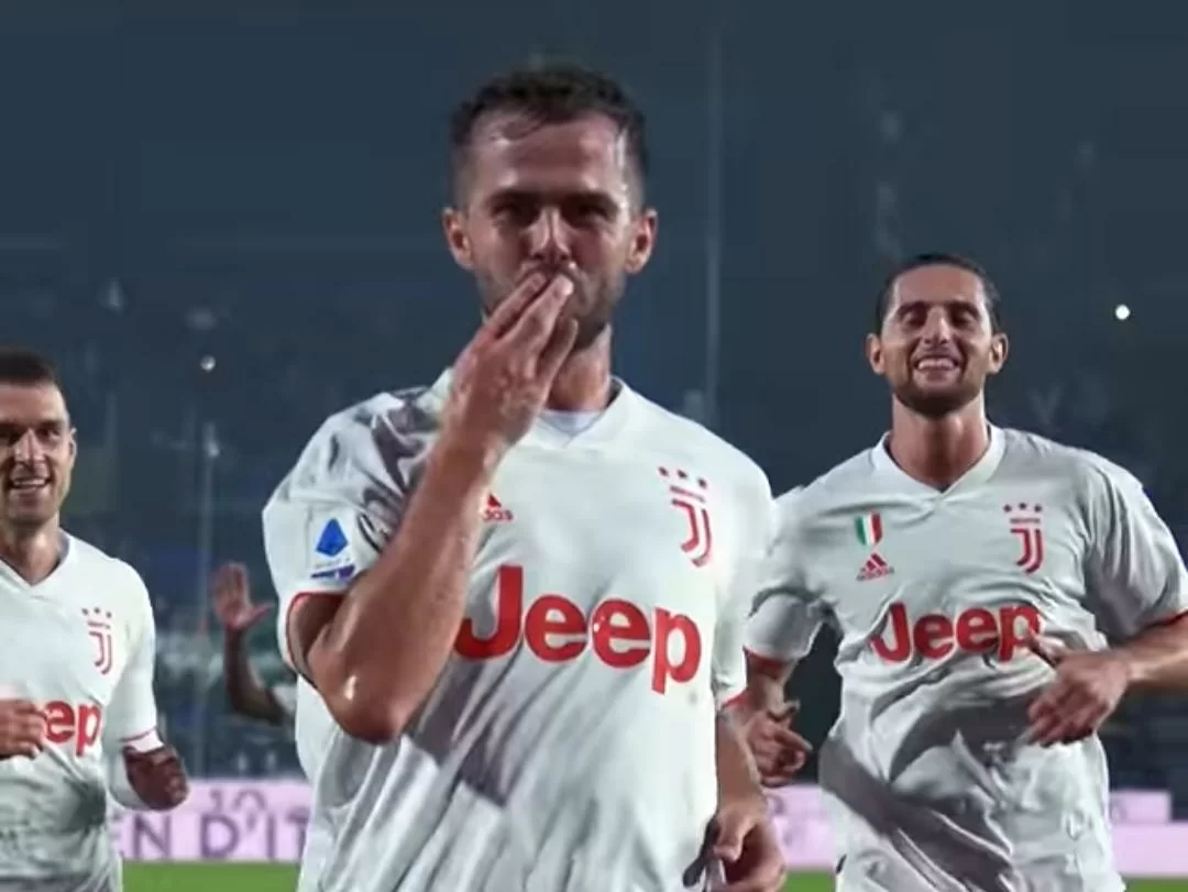 GdS – Bilancio passivo e ingaggi pesanti: la Juventus farà mercato con gli scambi