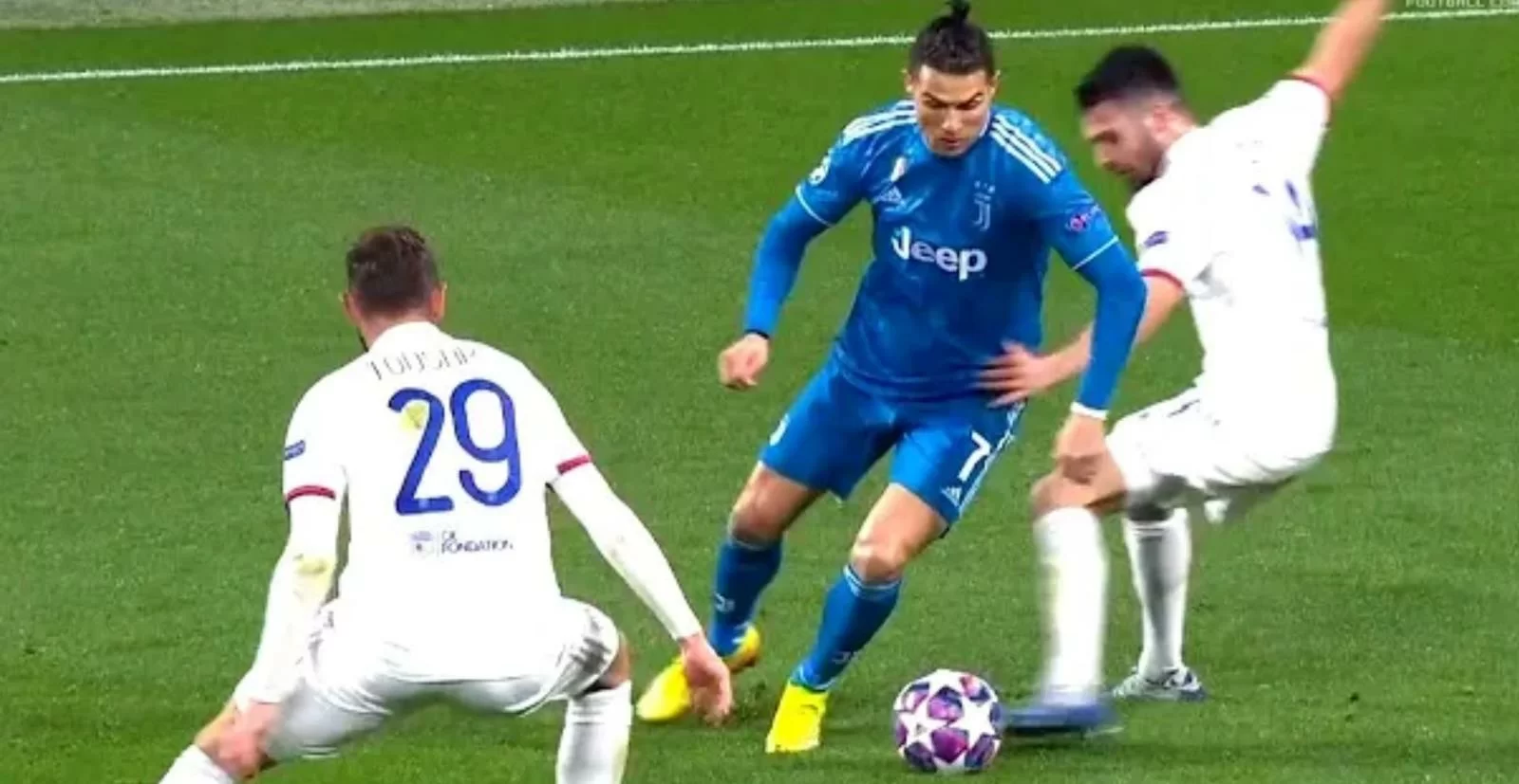 Da Lione arriva una pesante accusa: “La Juve ha portato in Francia il Coronavirus”