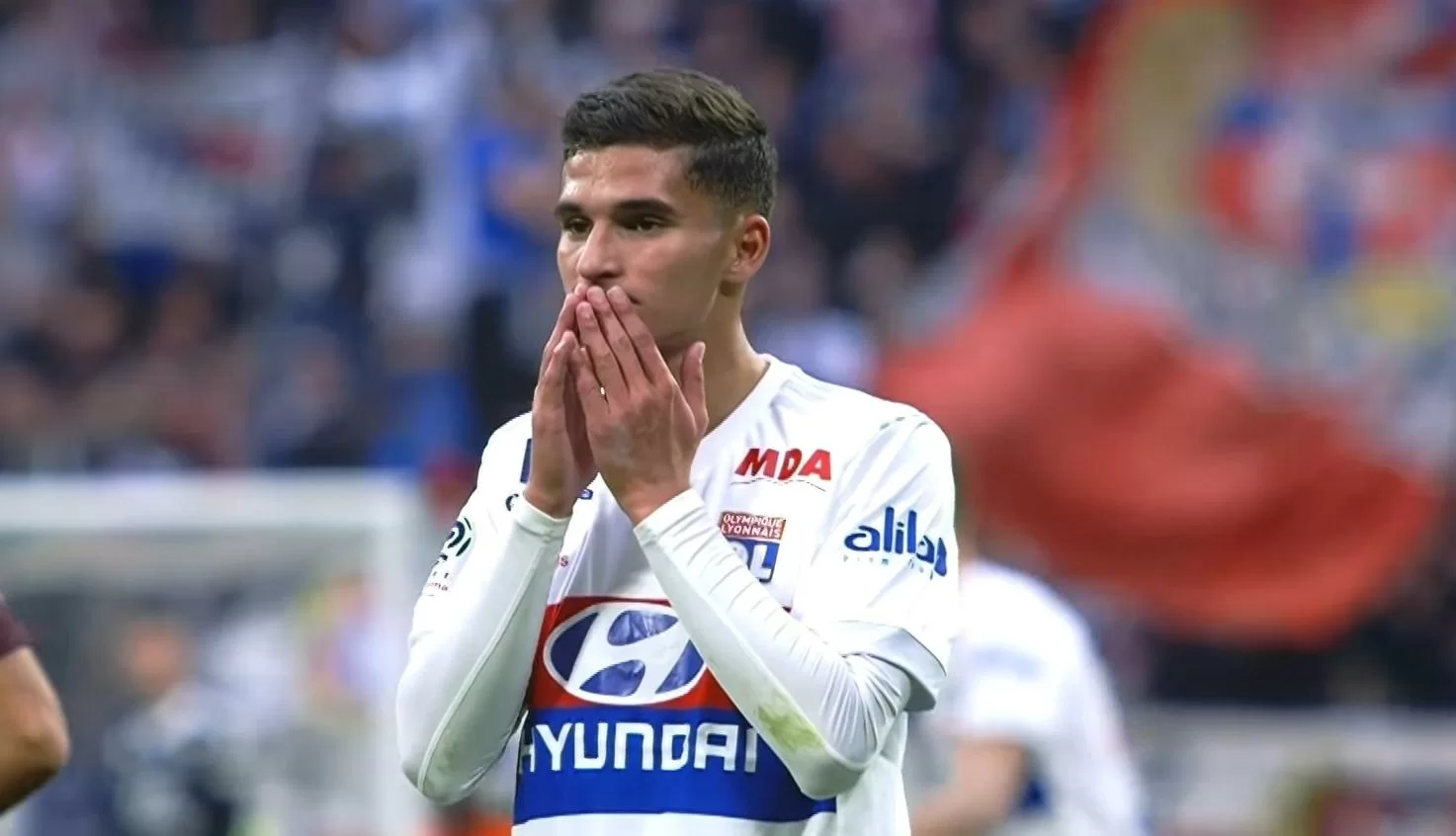 CorSera – Juve ancora su Aouar: il Lione chiede 50 milioni