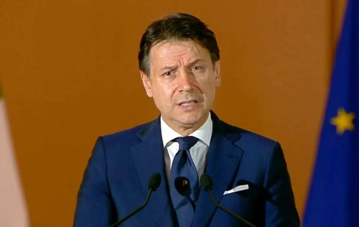 Illustrato da Conte il nuovo Dpcm: locali e bar chiusi alle 18, stop anche per le palestre