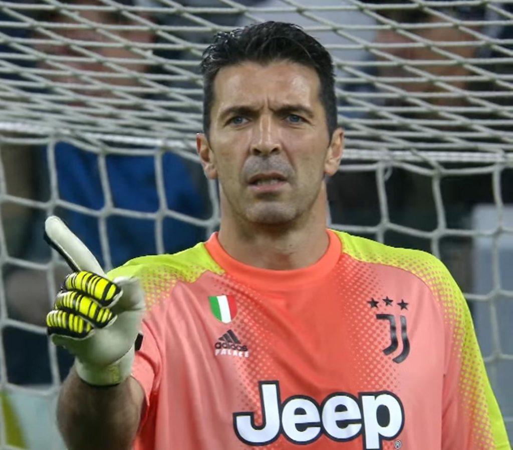Buffon in campo con la Juve