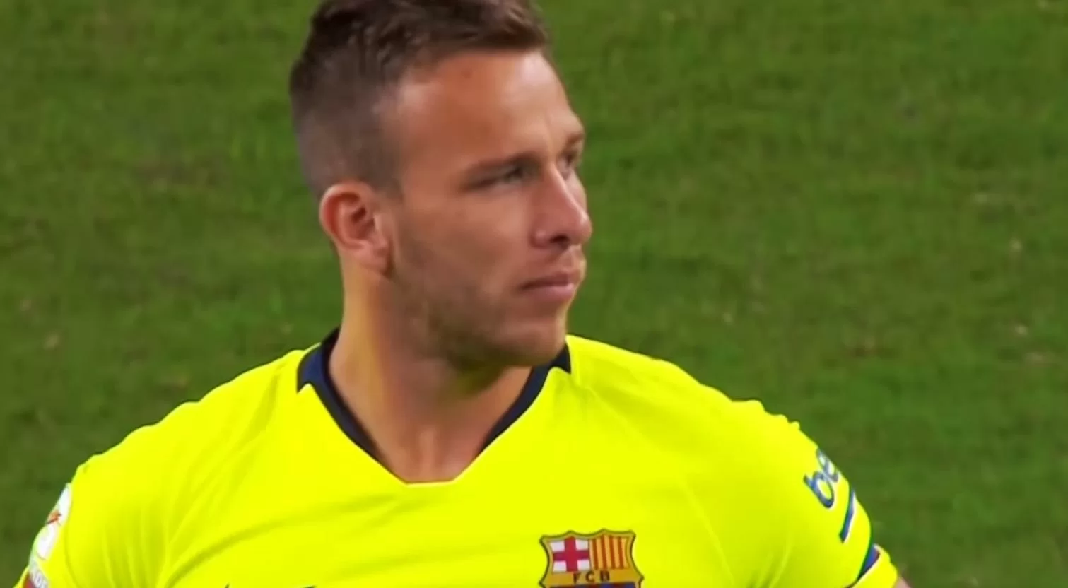 Arthur ancora in guerra col Barca mentre Pjanic si gode lo scudetto: le due facce della medaglia