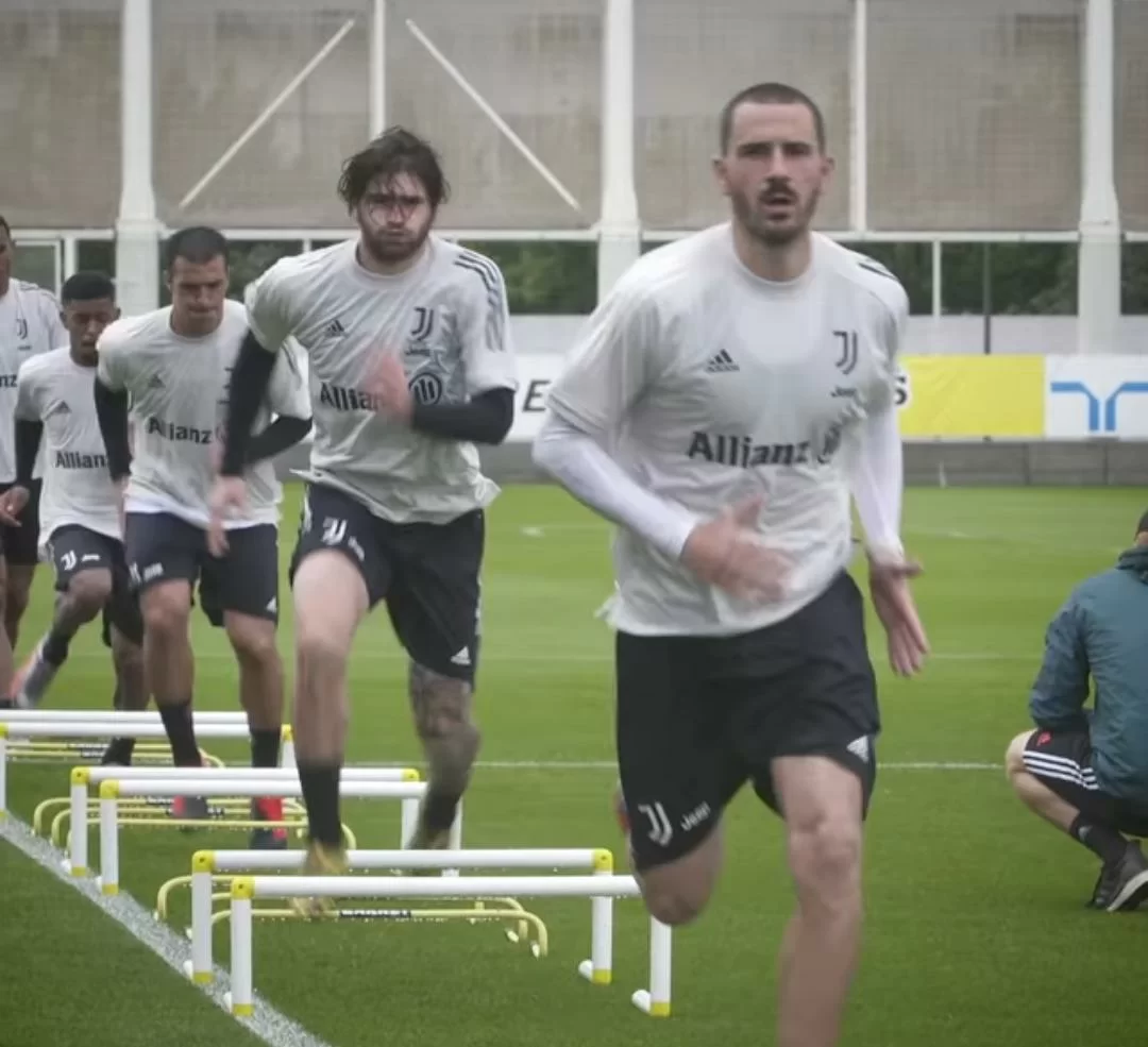 Bonucci scherza con Chiesa: “Preparati, in allenamento ci sarà poco da ridere”