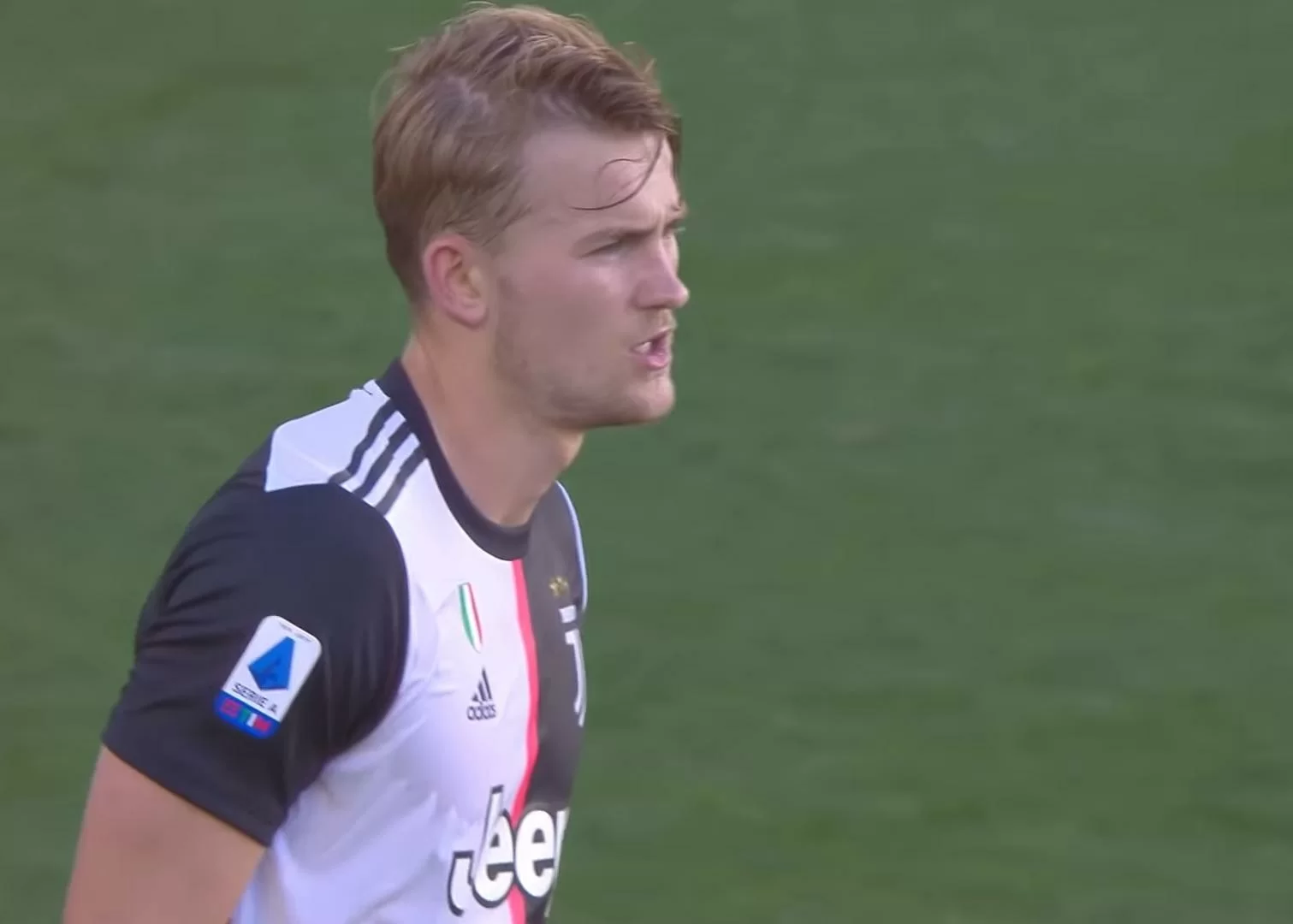 Pirlo riabbraccia De Ligt: sarà a disposizione per il Cagliari