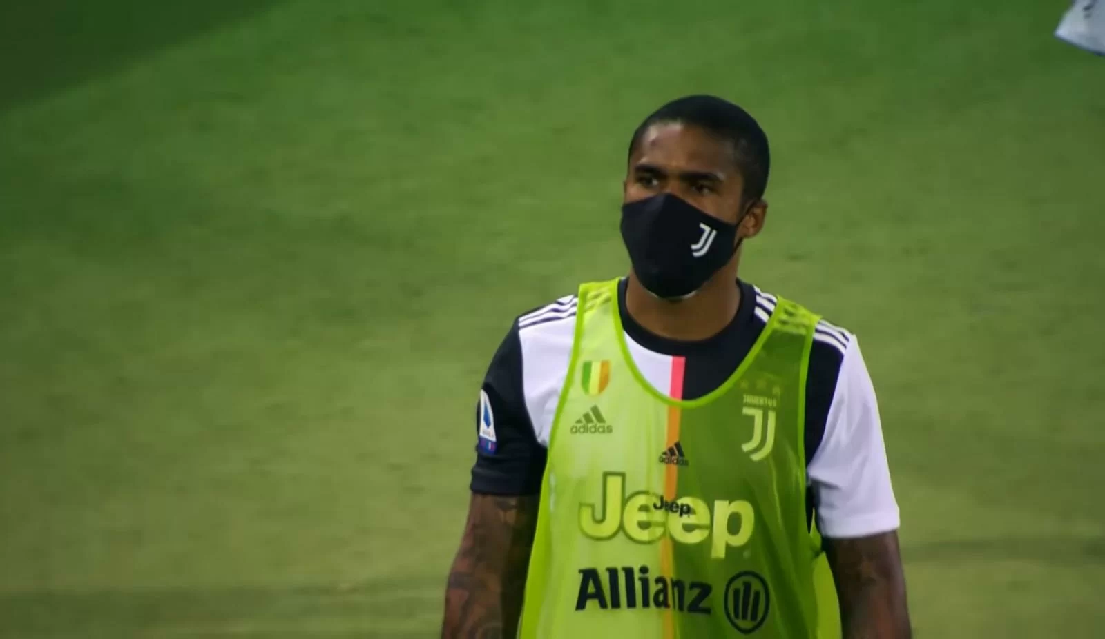 Gremio su Douglas Costa, ma l’ingaggio frena la trattativa