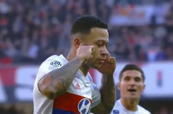 Juve su Depay, Aulas conferma: “A giugno andrà via dal Lione”