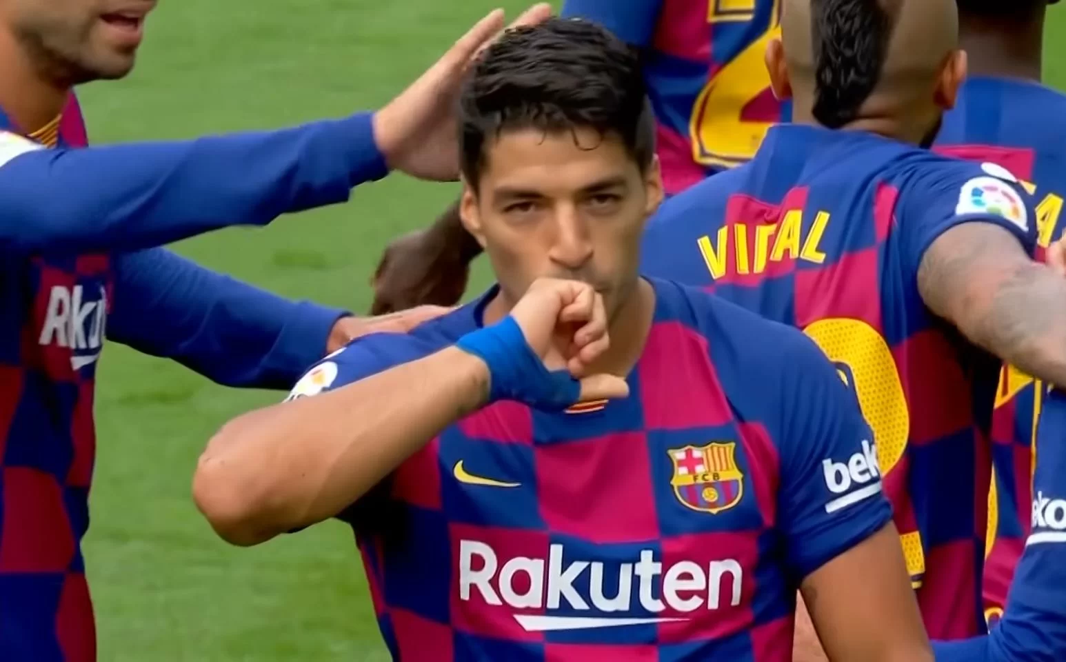 Sport – Ultimatum Barcellona: Suarez via oppure in tribuna per un anno