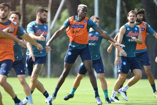 Il Napoli comunica il risultato dei tamponi effettuati ieri mattina: tutti negativi i componenti del gruppo squadra