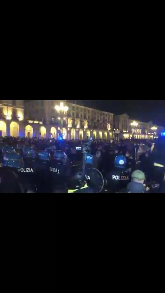 Torino – Ultrà della Juventus si uniscono alle proteste contro il nuovo dpcm