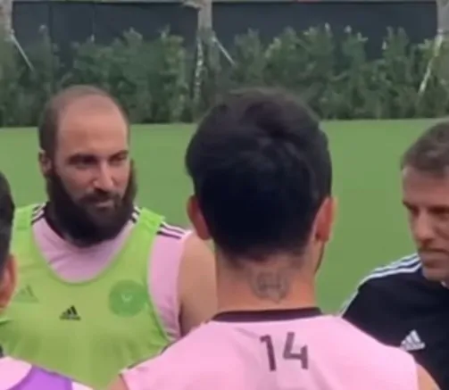 Higuain si rifà il look, pipita irriconoscibile