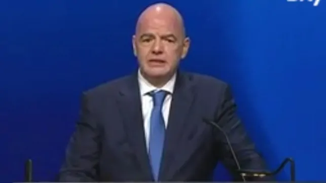 Infantino: “Dentro o fuori, i club devono scegliere”