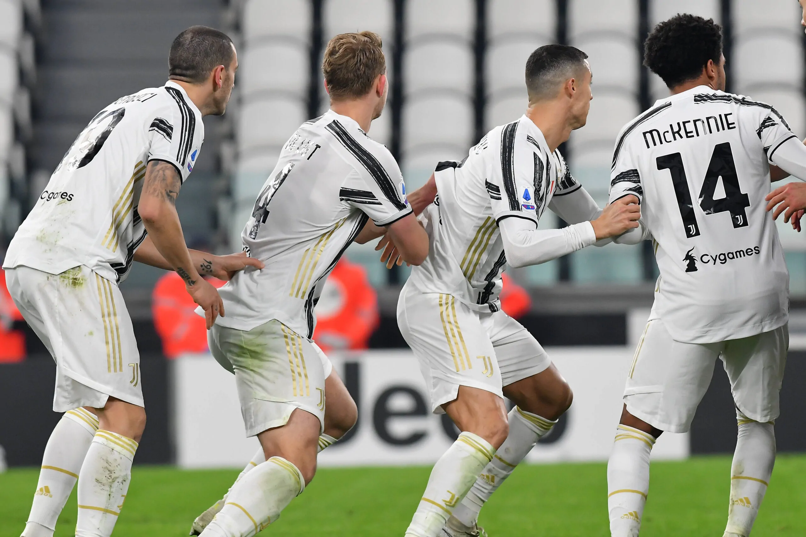 Sparisce lo Scudetto: svelata la nuova maglia della Juventus