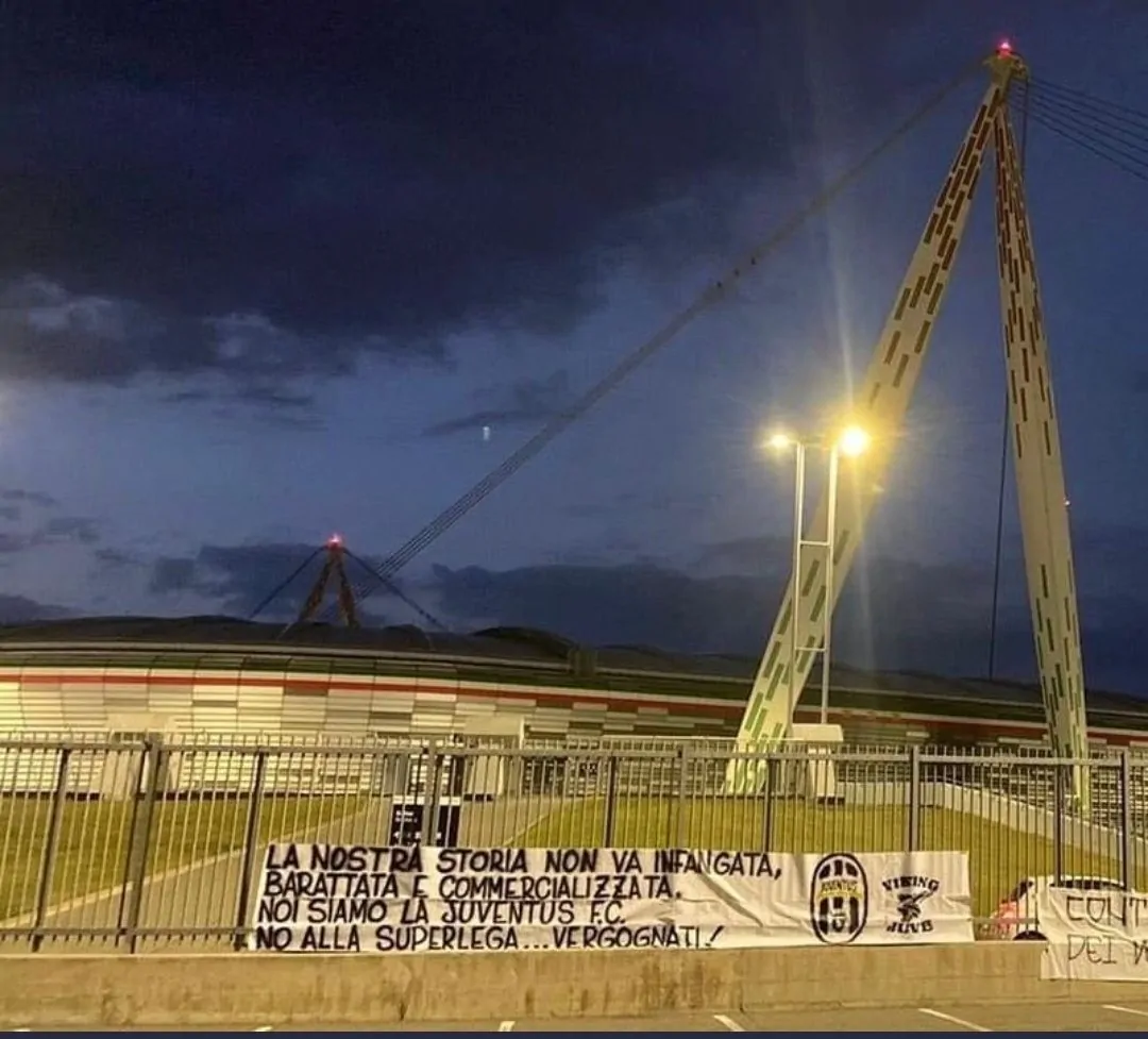 I tifosi della Juventus: “La nostra storia non va infangata, no alla Superlega!”
