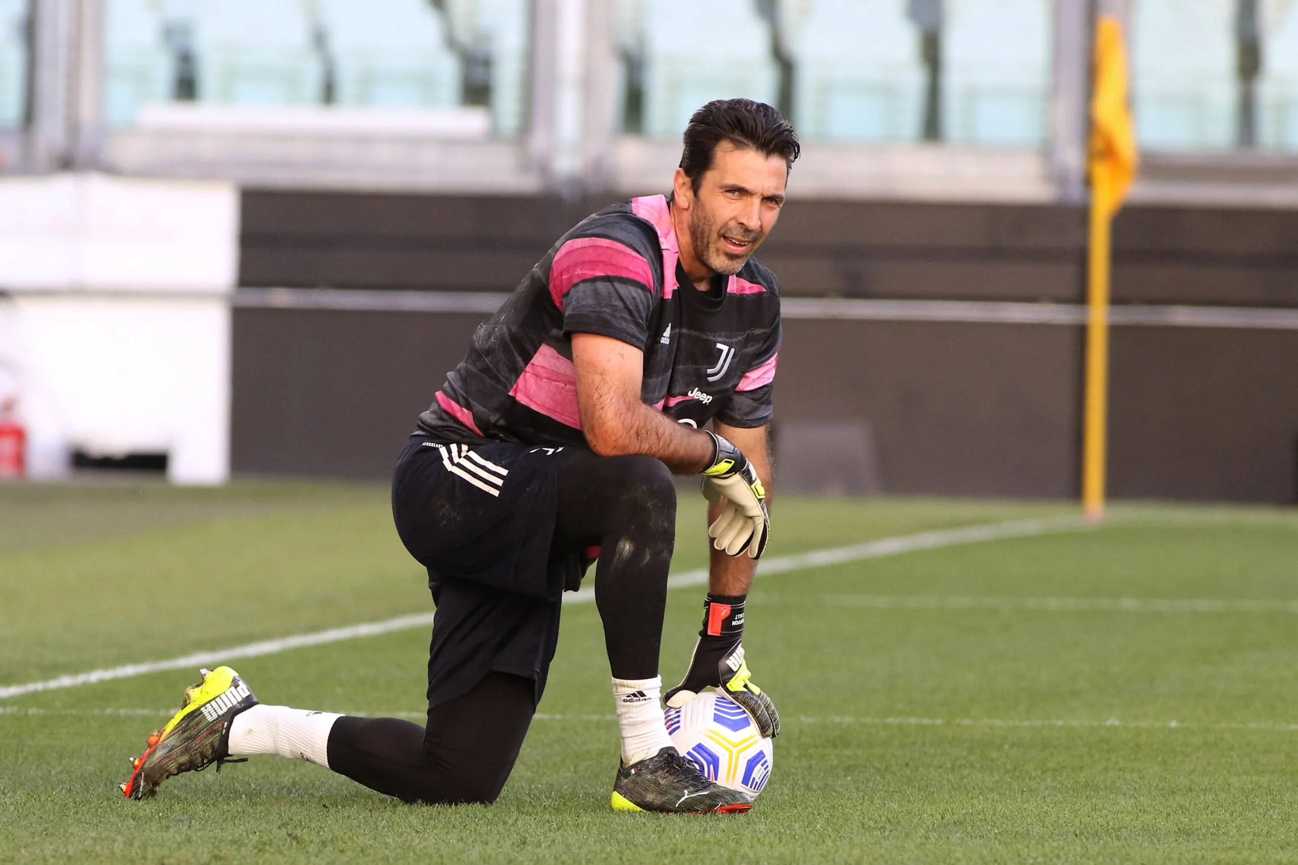 Buffon: “Qualsiasi altro allenatore al posto di Pirlo non avrebbe fatto meglio”