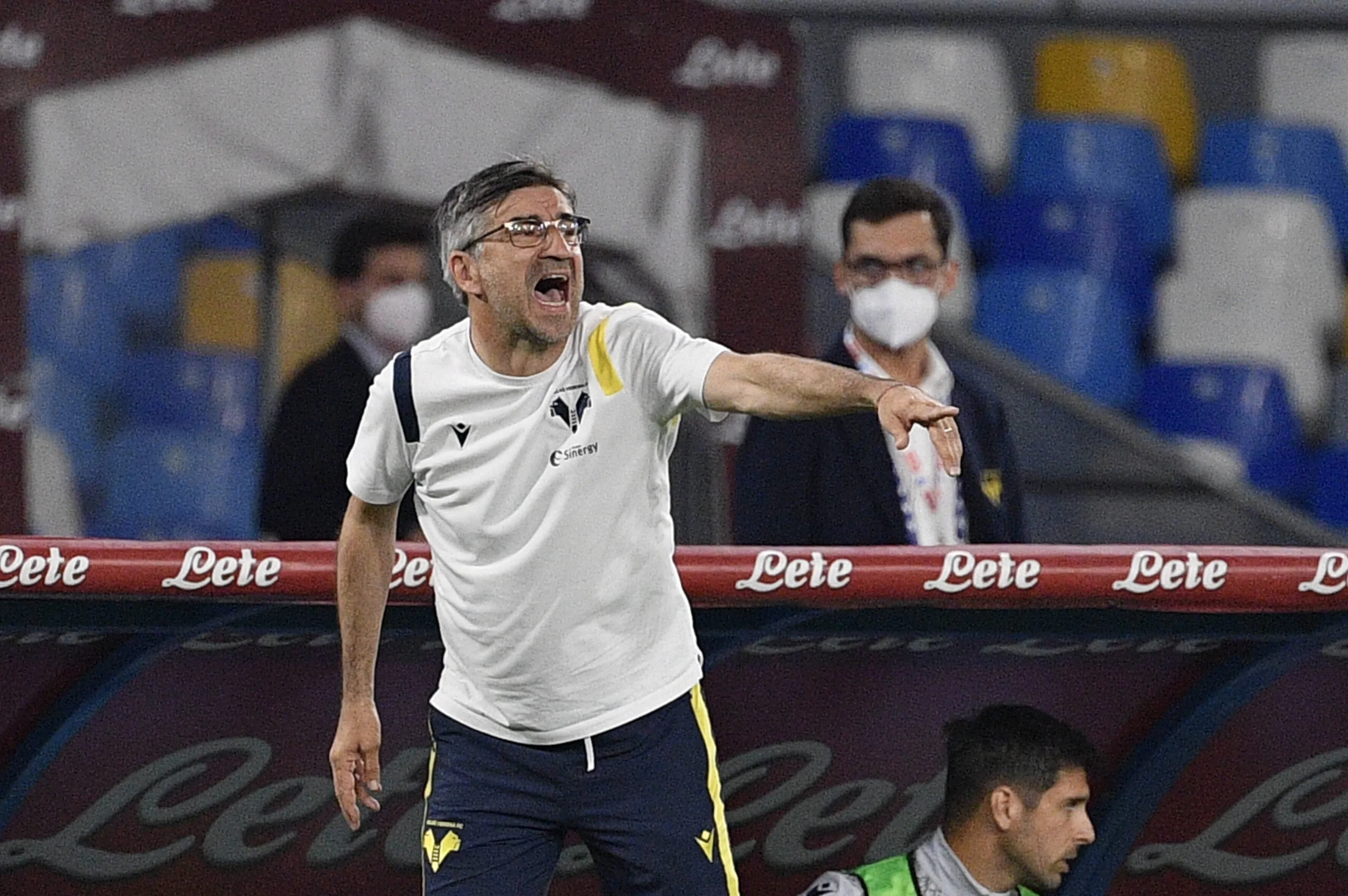 Juric si scatena contro i giornalisti di Sky: “Verona oggi diverso? Non avete rispetto, me ne vado!”