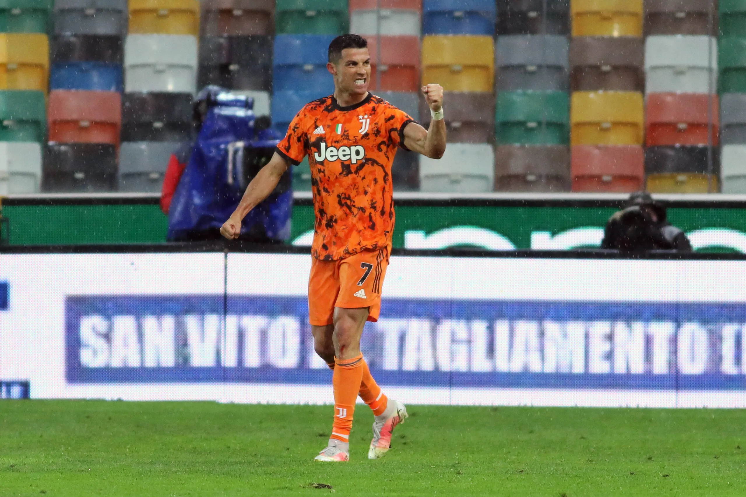 Raimondi: “Cristiano Ronaldo lascerà la Juventus nel 2022 per chiudere allo Sporting Lisbona”