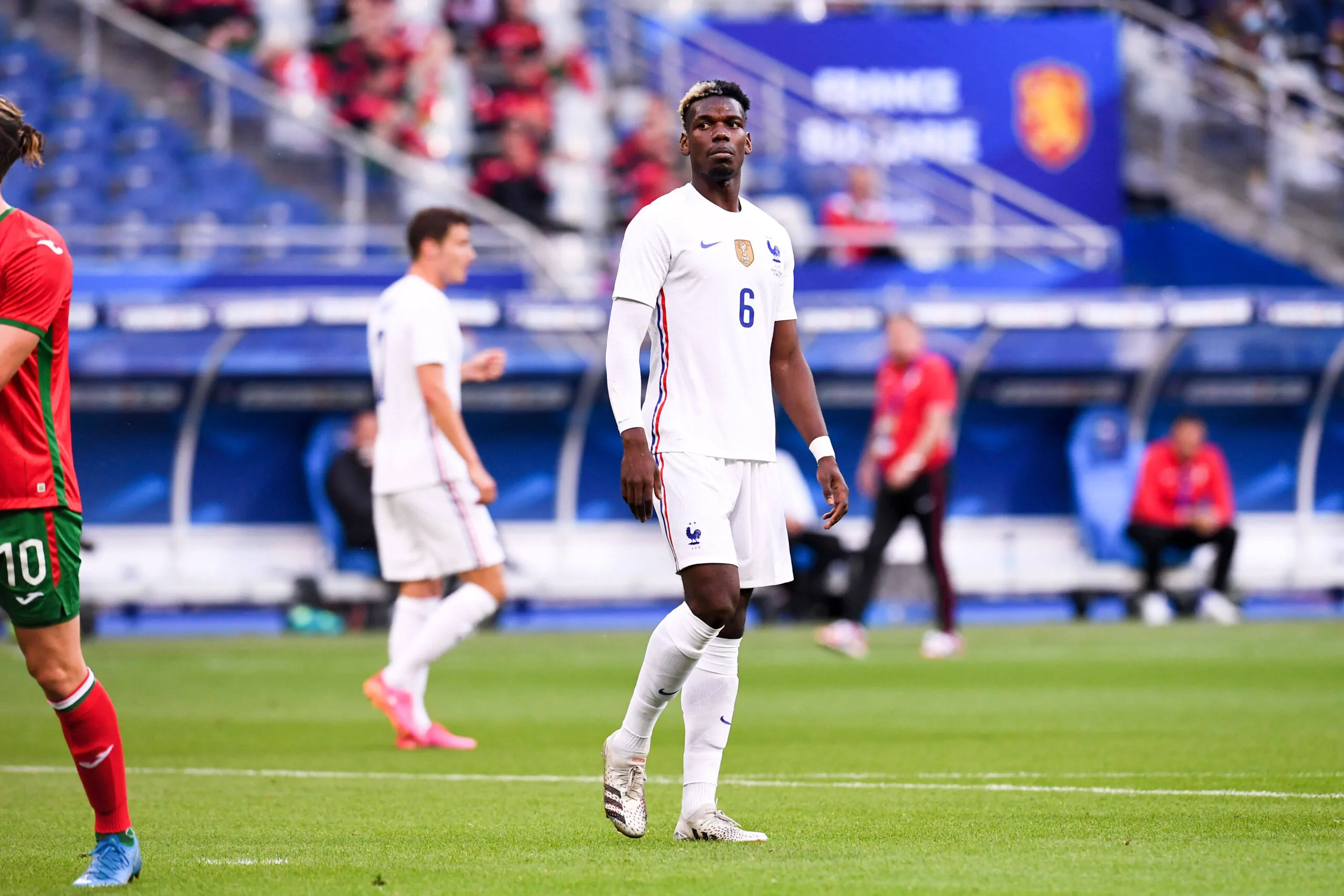 Pogba valuta il rinnovo con lo United: pronto un ingaggio da 26 milioni