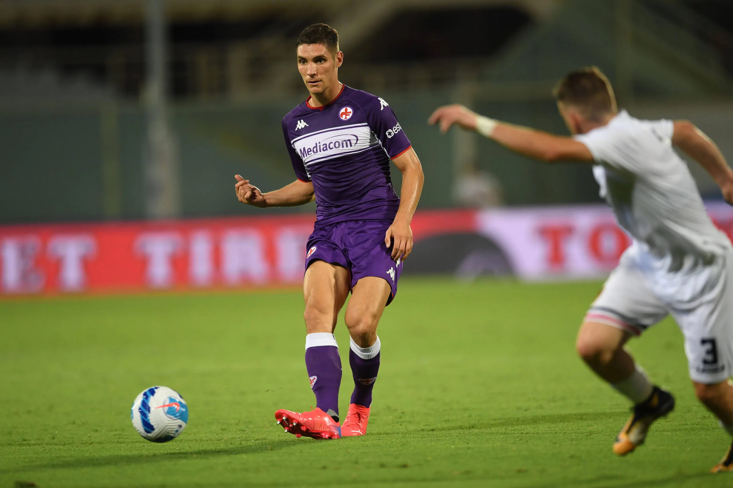 La Juve non molla il difensore viola