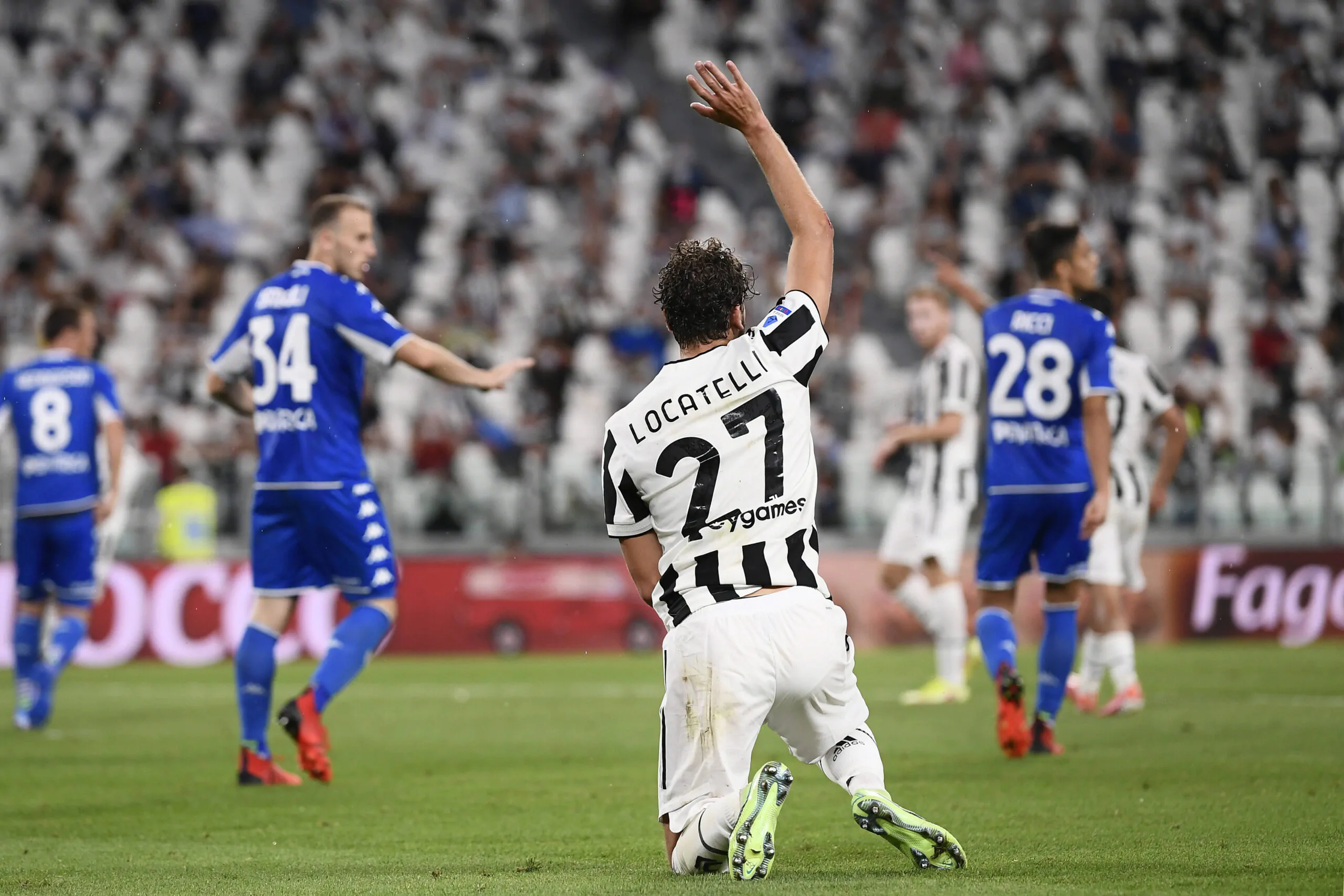 L’attacco: “Avete visto che mercato ha fatto la Juve? Non ha soldi”