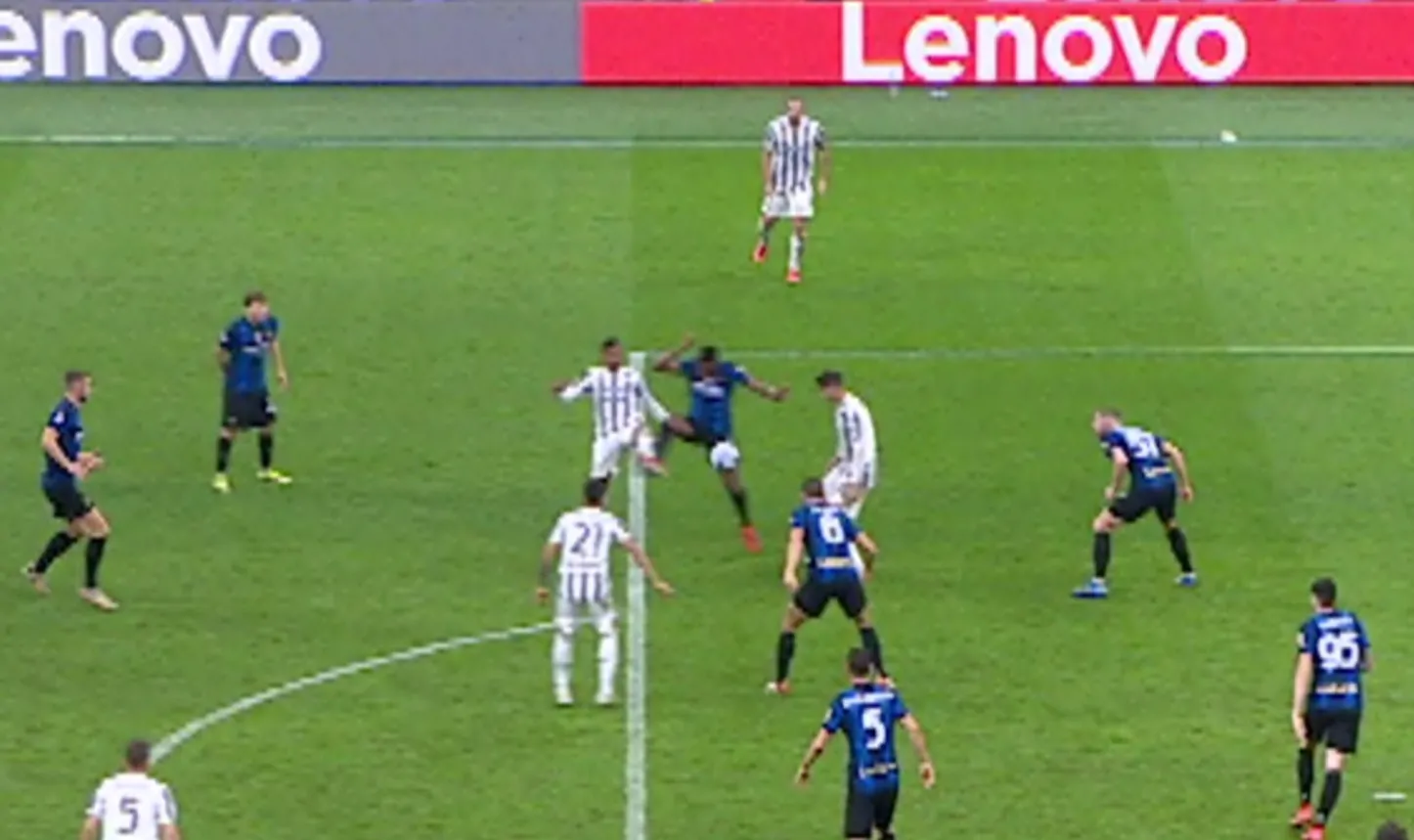 “I rigoretti che danno alla Juve mi fanno schifo”: attacco pesante del giornalista