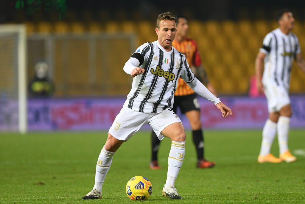 Arthur, Verona-Juventus, titolare