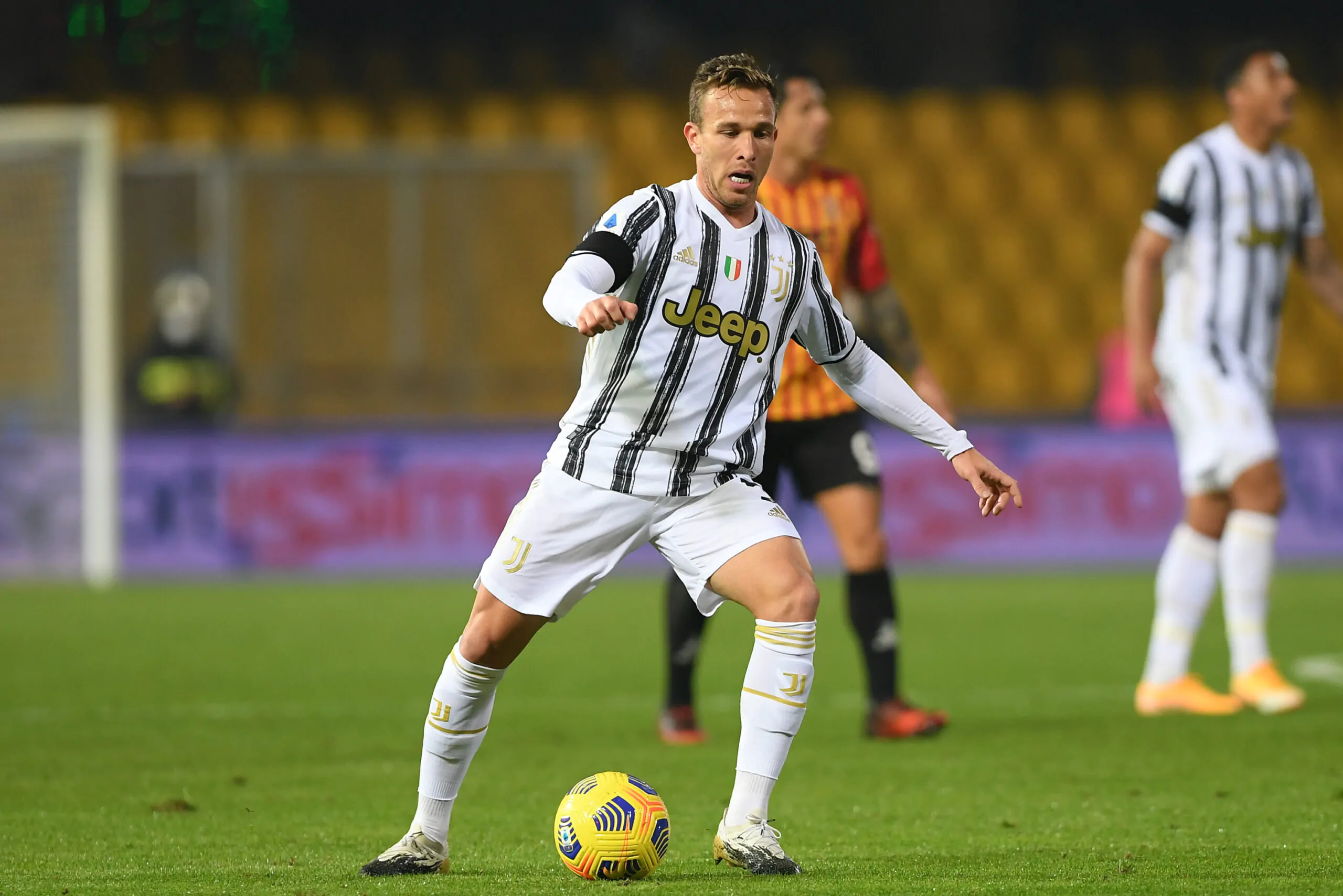 Arthur, Verona-Juventus, titolare
