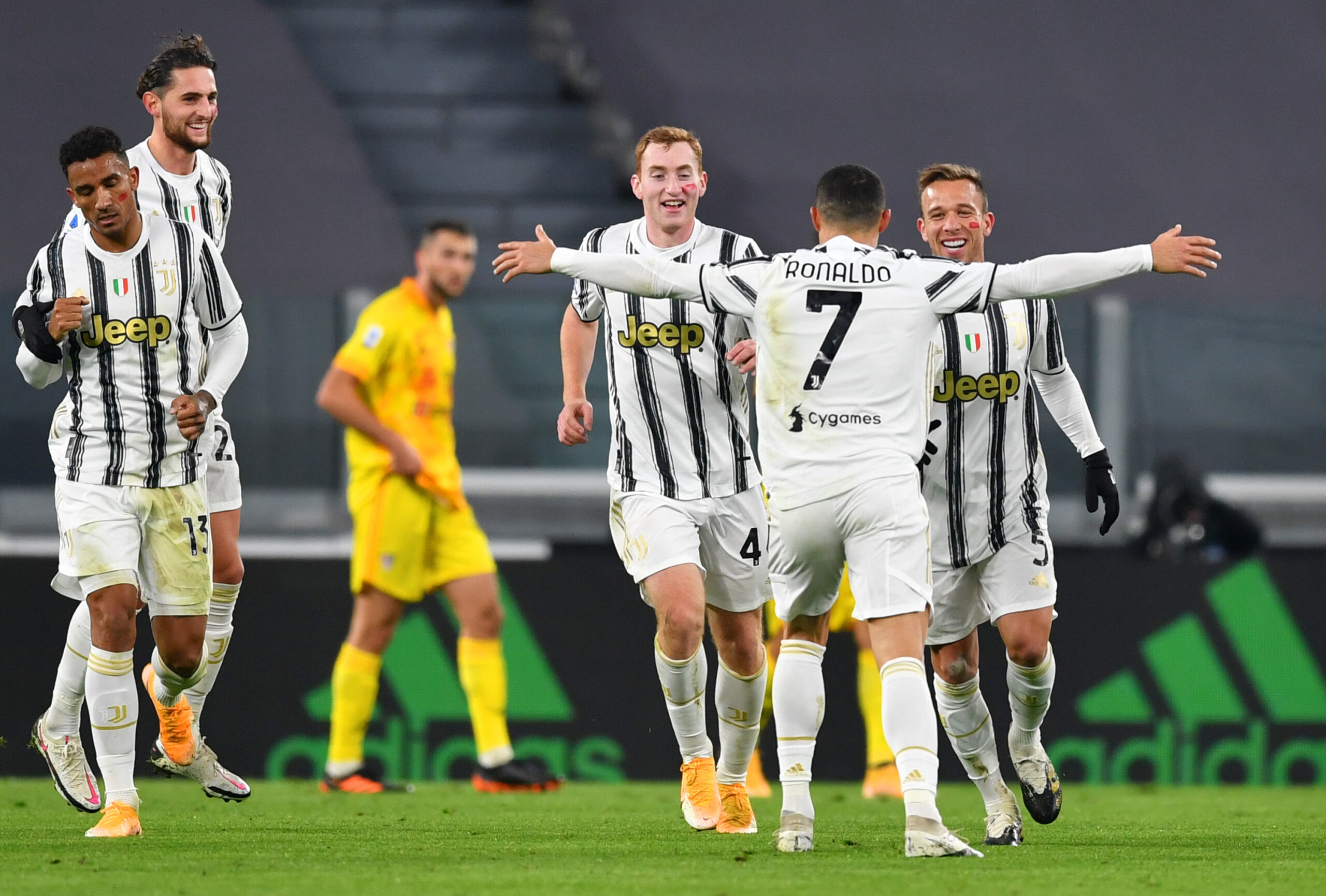 Verona-Juventus, Allegri propone Arthur