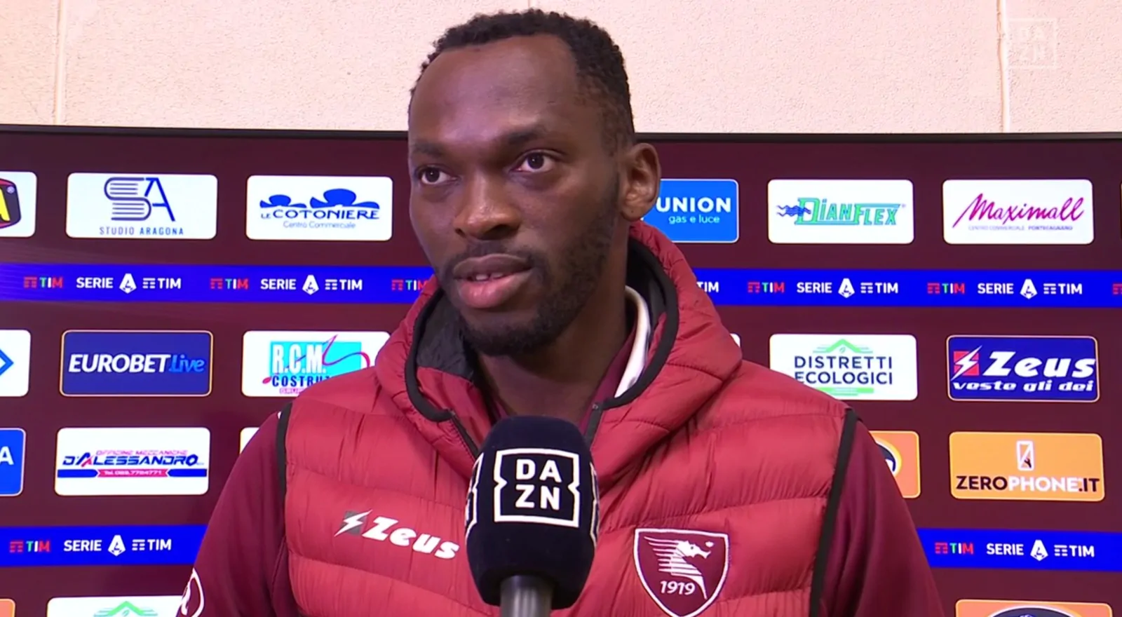 Simy svela: “Ecco perchè non gioco, i miei compagni lo meritano”