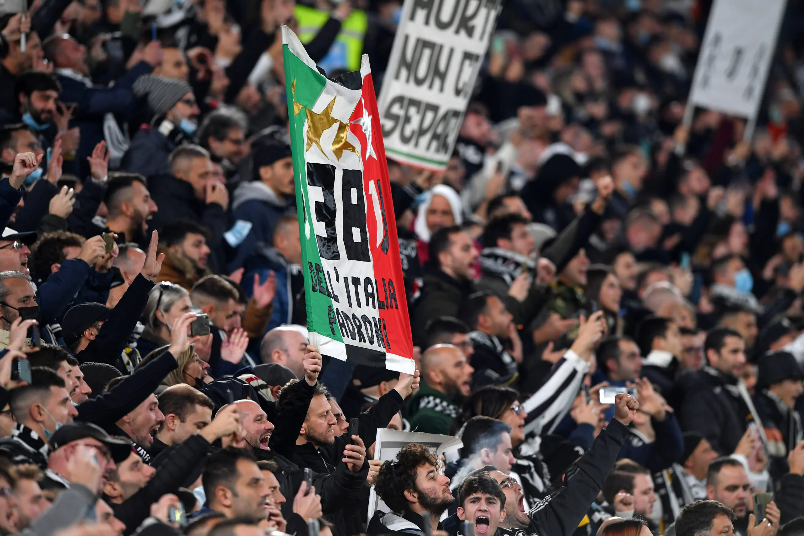 Contestazione dei tifosi: coro durissimo allo Stadium
