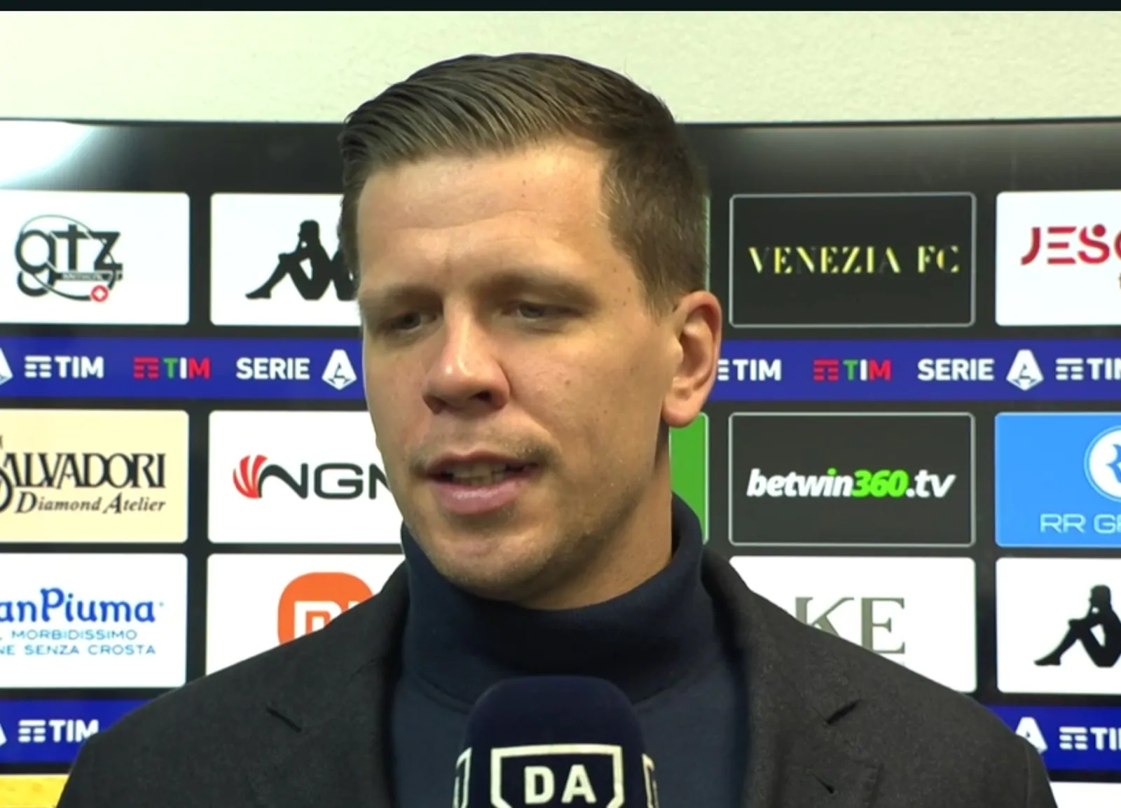 Szczesny spegne le polemiche: È uguale per entrambi”