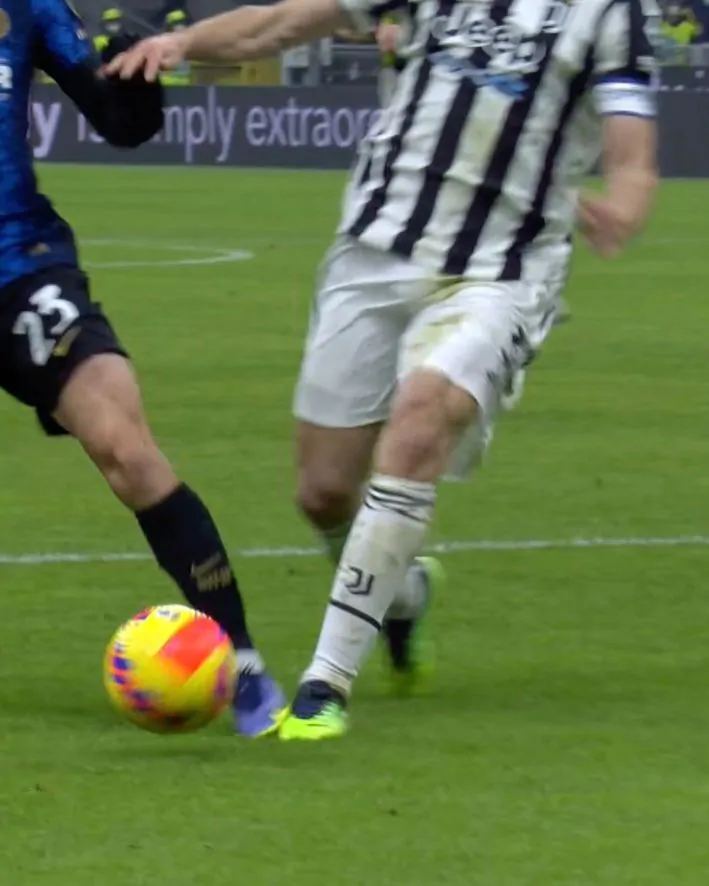 Cesari sicuro: “Nessun dubbio sul contatto Chiellini-Barella!”