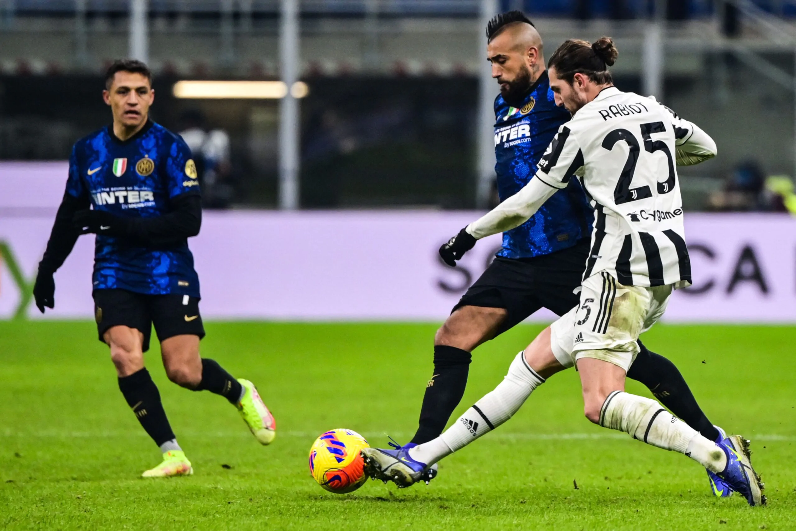 Il giornalista accusa: “Quanto è successo all’Inter non è mai stato fatto per la Juventus”