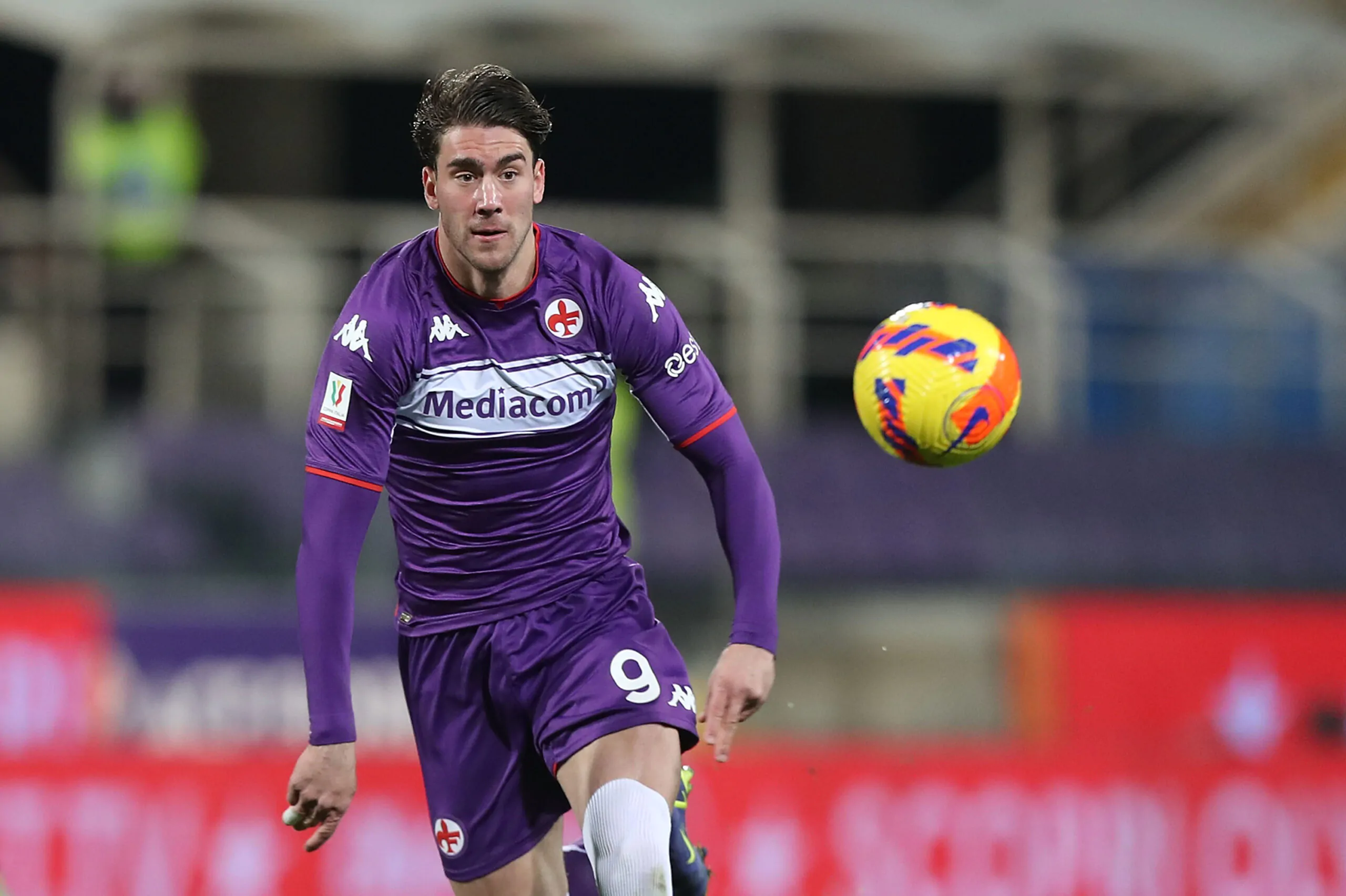 Vlahovic si complica: mega offerta dalla Premier!