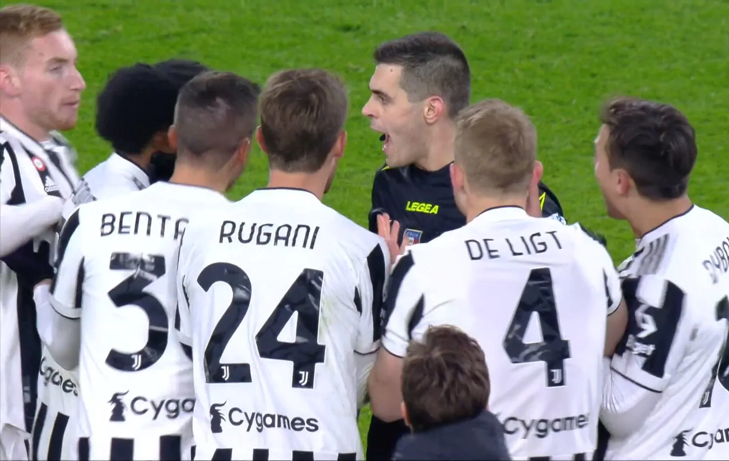 Il giornalista attacca la Juve: “Atteggiamento vergognoso!”