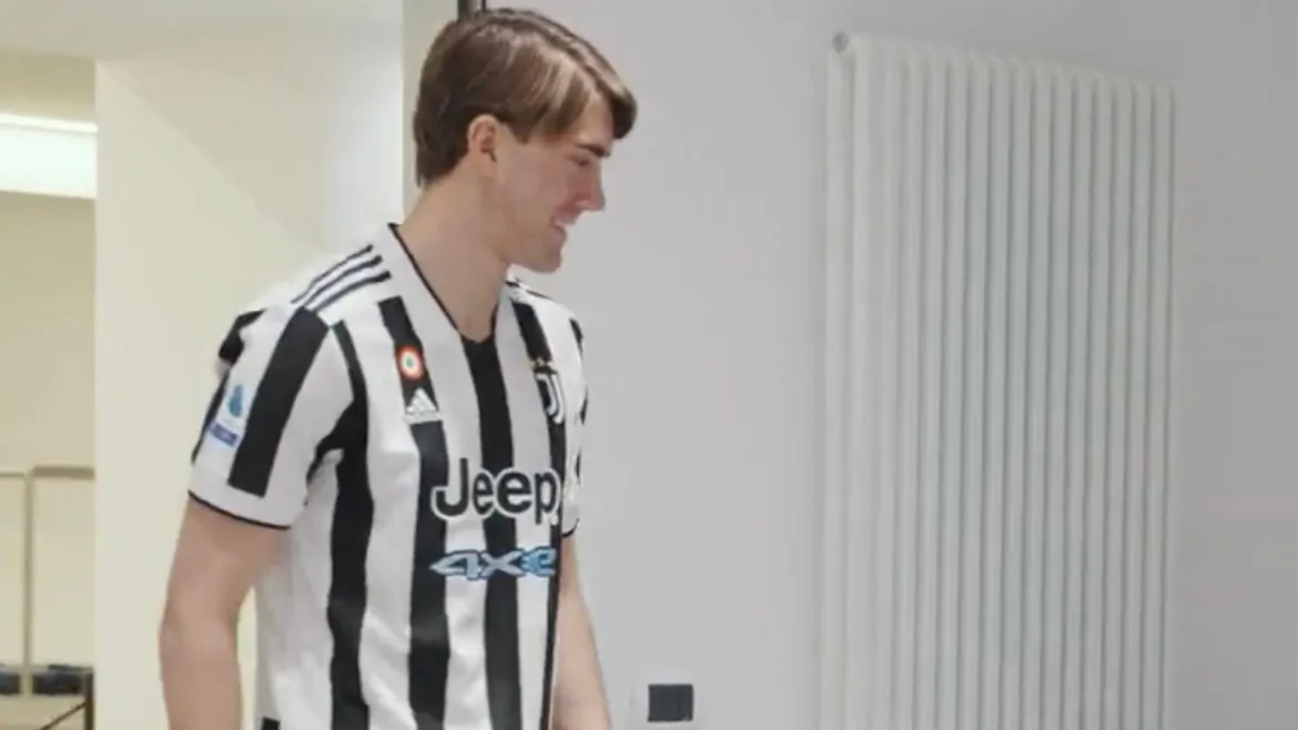 VIDEO – Rito di iniziazione per Vlahovic e Zakaria!