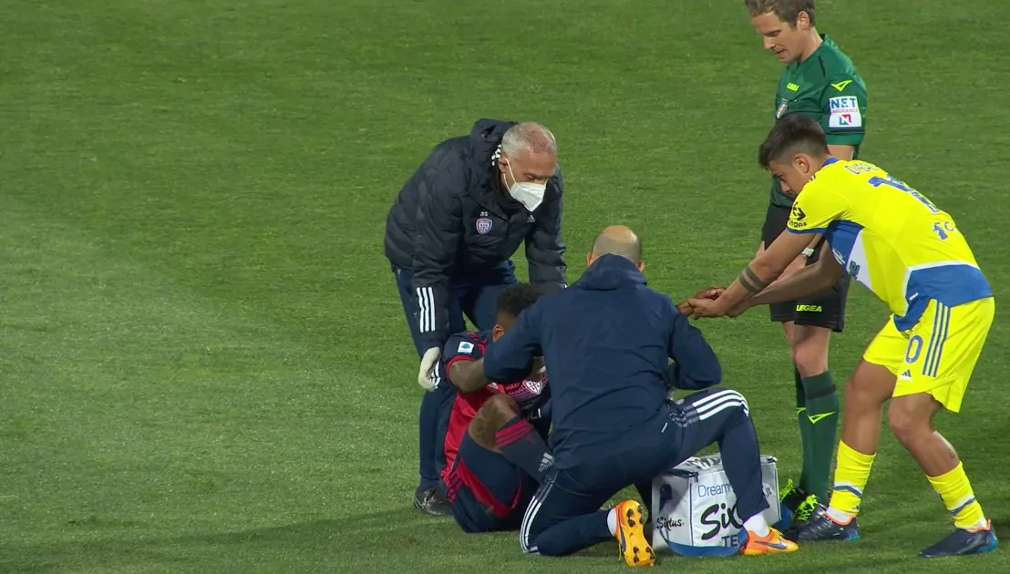 Cagliari-Juventus, brutte notizie: è costretto a lasciare il campo per infortunio