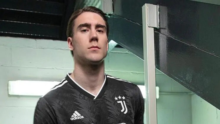 FOTO – Juve, svelata la maglia trasferta per la stagione 2022/2023