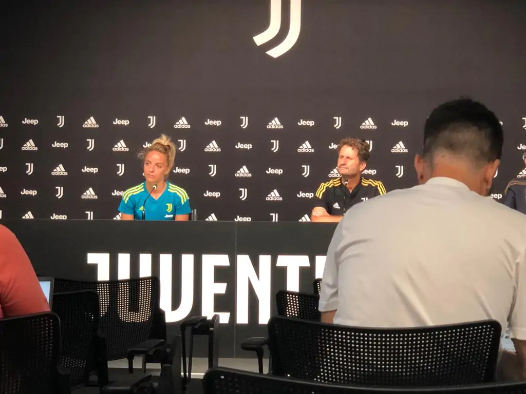 Juventus Women, Rosucci suona la carica in conferenza: “L’obiettivo in Champions é uno!”