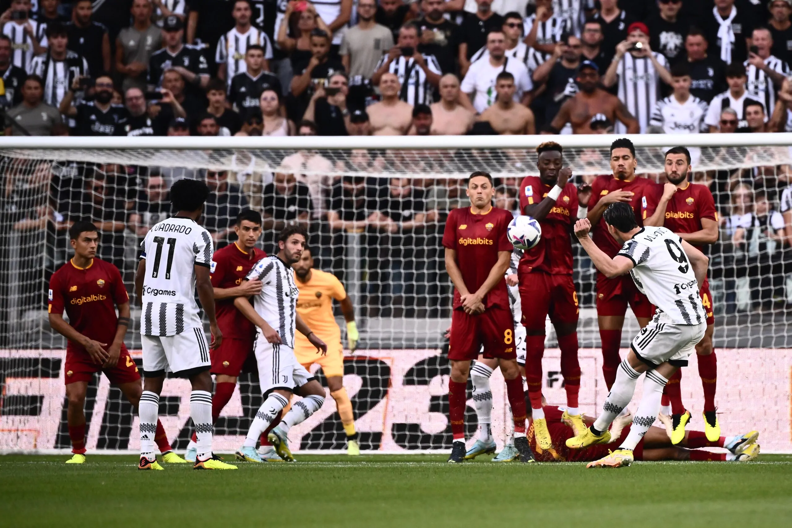 Il giornalista punzecchia la Juventus: “Contro la Roma un match di livello mediocre”