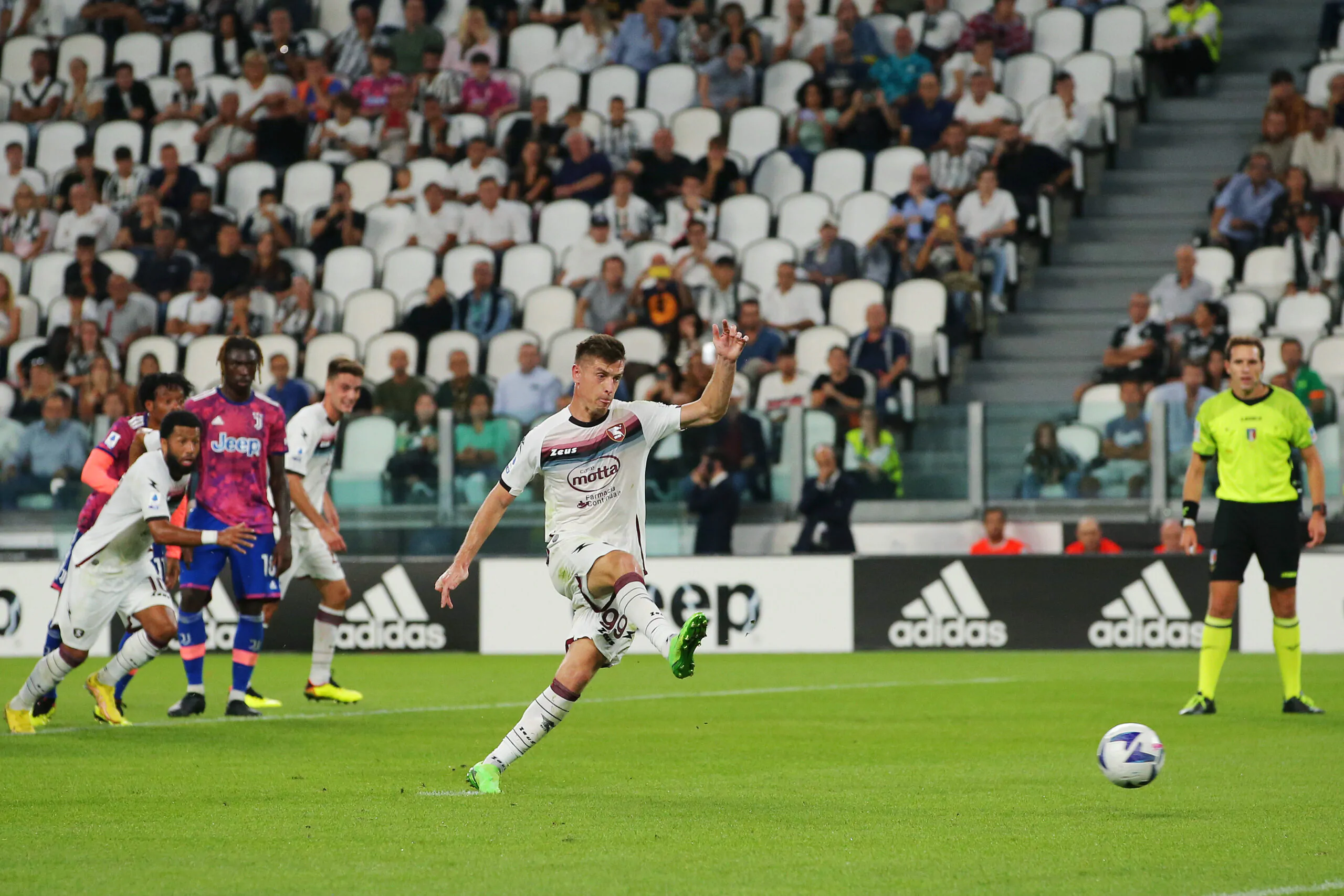Juve-Salernitana, tifosi infuriati: è accaduto a fine primo tempo!