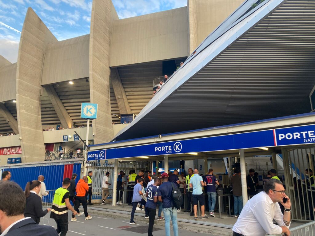 stadio psg juventus maglia tifosi