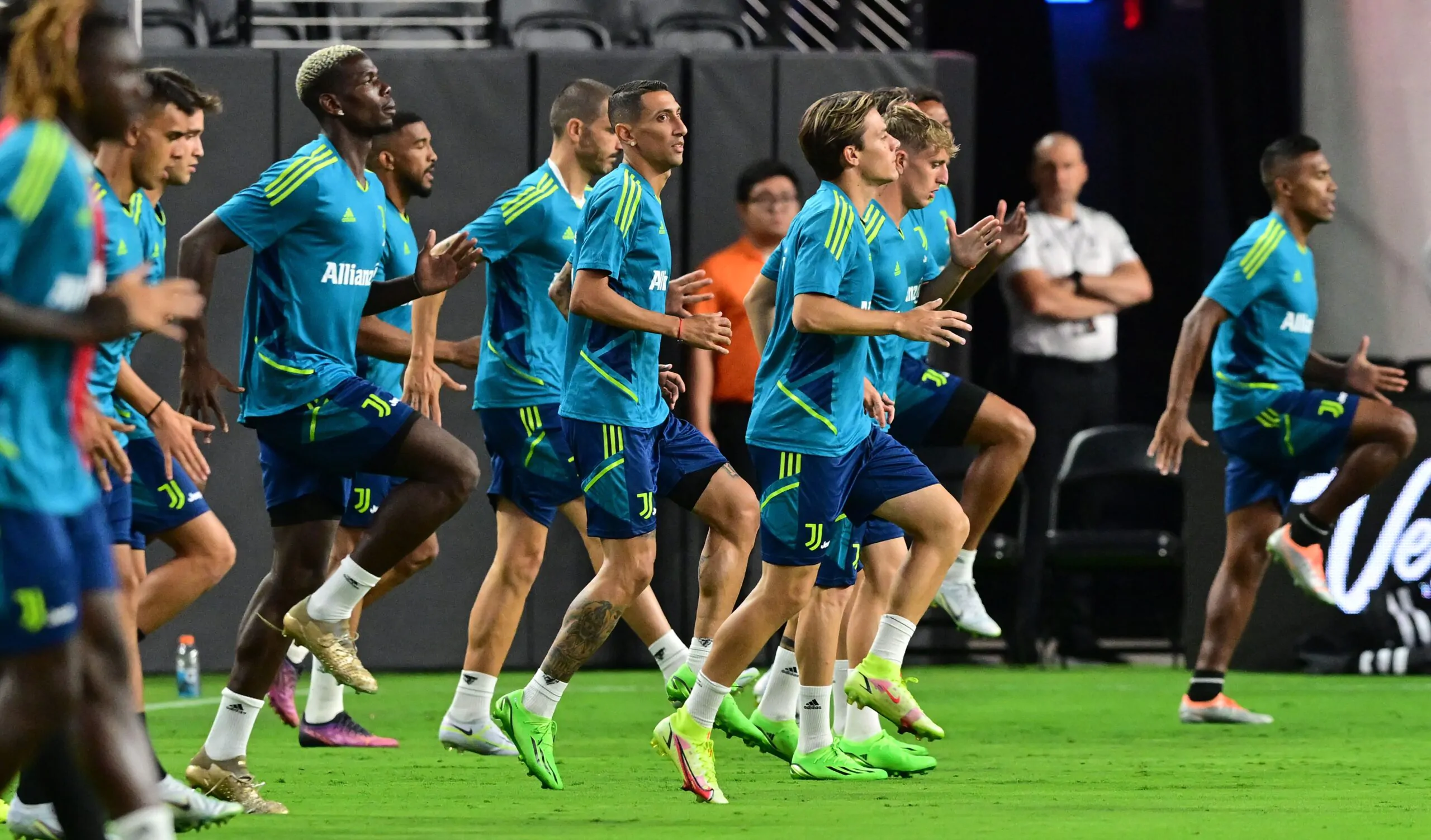 Pogba e Vlahovic, la notizia fa sorridere Allegri: è successo alla Continassa!